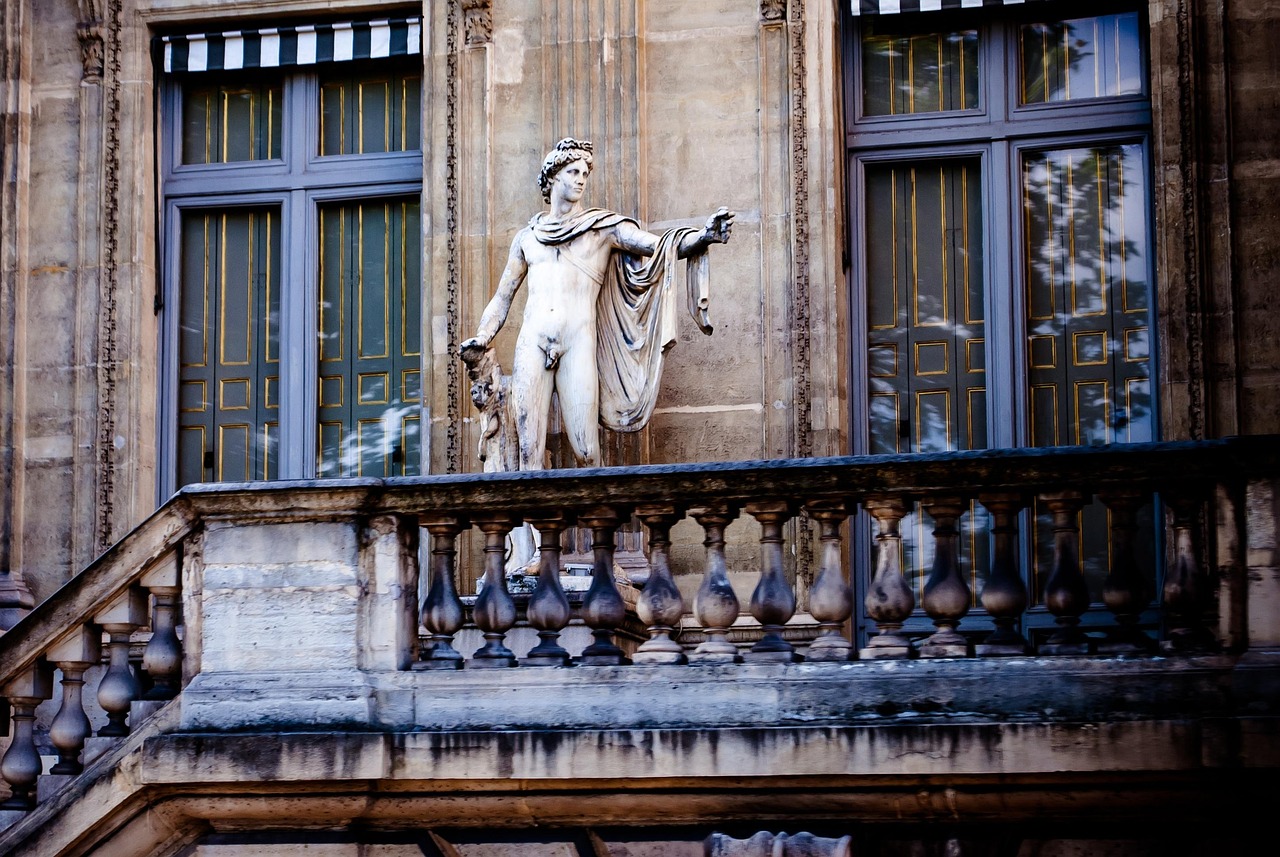 ce inseamna cand visezi oameni goi